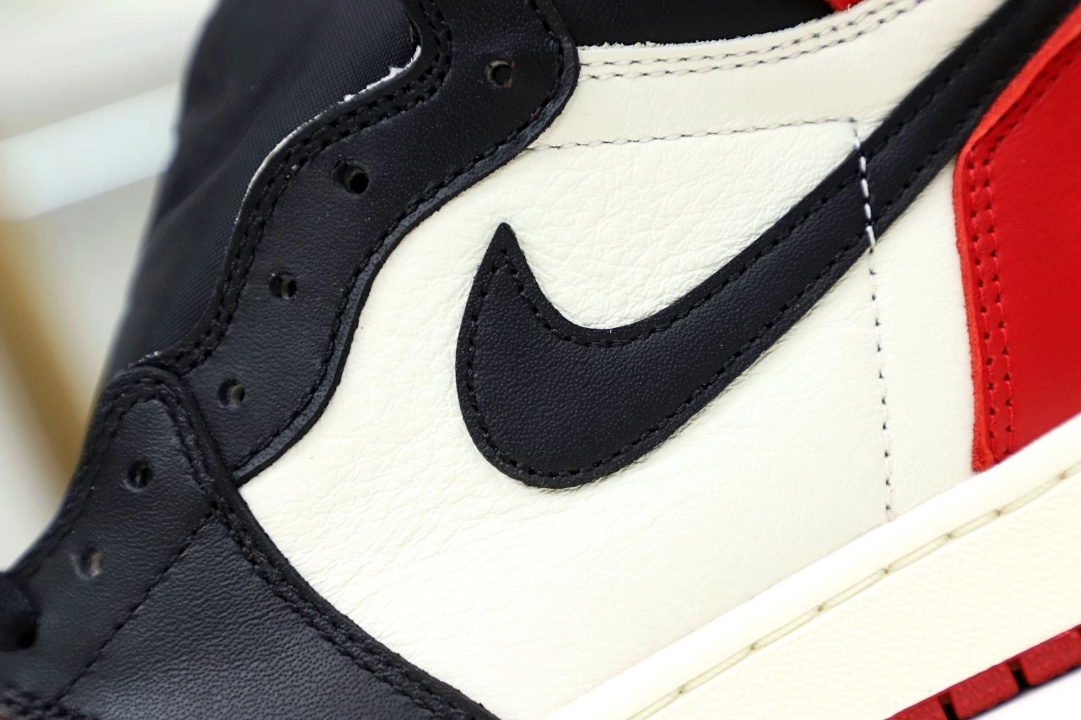 TOE' JORDAN HIGH 'BRED 1 OG AIR RETRO 0104